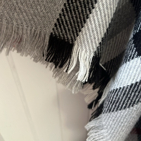 Gray Plaid Flannel Drape - Picture 2 of 3